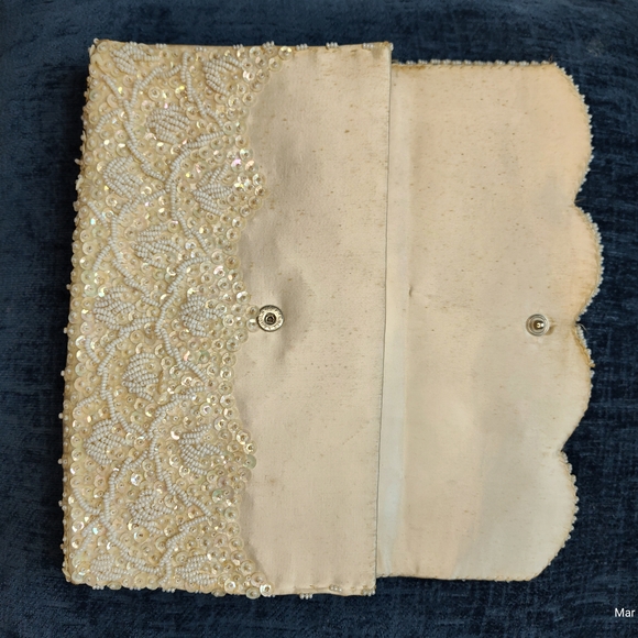 Chic Cream Beaded Clutch - Picture 4 of 7